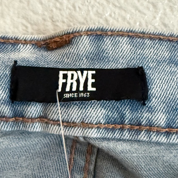 Women’s Frye Blue Jeans - Picture 2 of 4